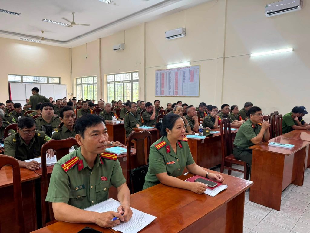 TỔ CHỨC HUẤN LUYỆN, BỒI DƯỠNG CHÍNH TRỊ, PHÁP LUẬT, NGHIỆP VỤ CHO LỰC LƯỢNG THAM GIA BẢO VỆ AN NINH, TRẬT TỰ Ở CƠ SỞ 2