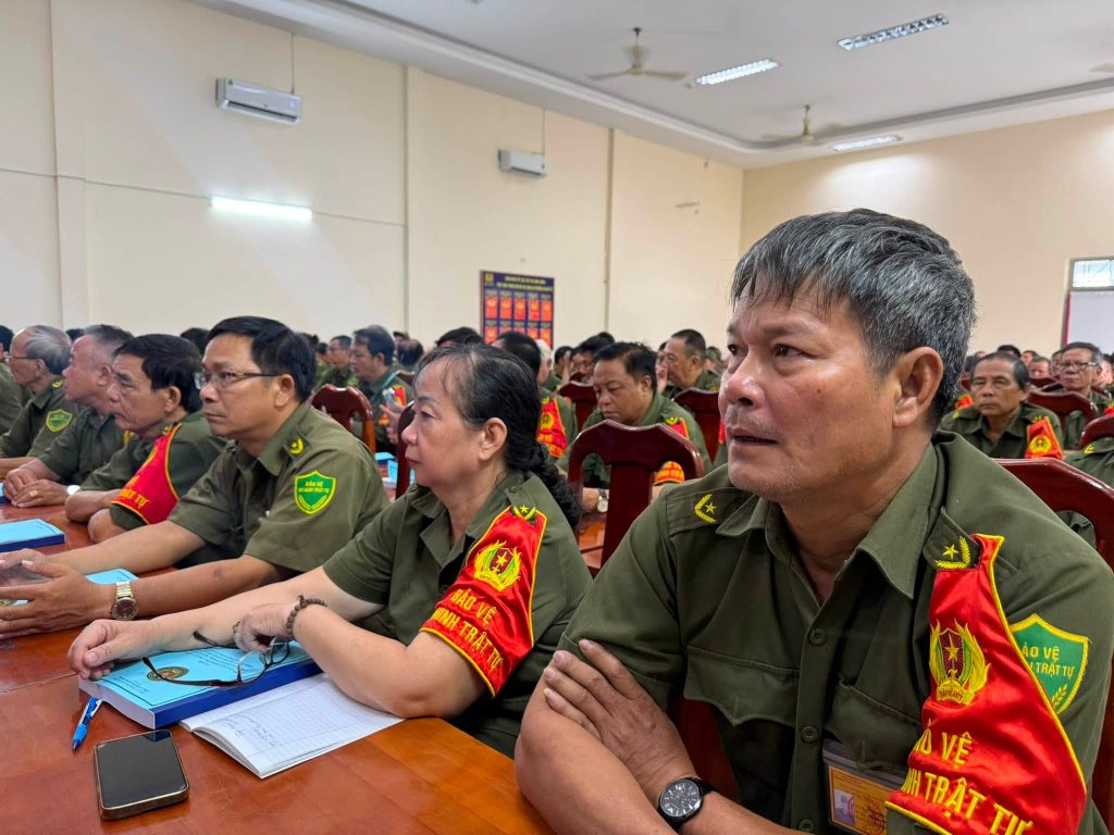 TỔ CHỨC HUẤN LUYỆN, BỒI DƯỠNG CHÍNH TRỊ, PHÁP LUẬT, NGHIỆP VỤ CHO LỰC LƯỢNG THAM GIA BẢO VỆ AN NINH, TRẬT TỰ Ở CƠ SỞ 3