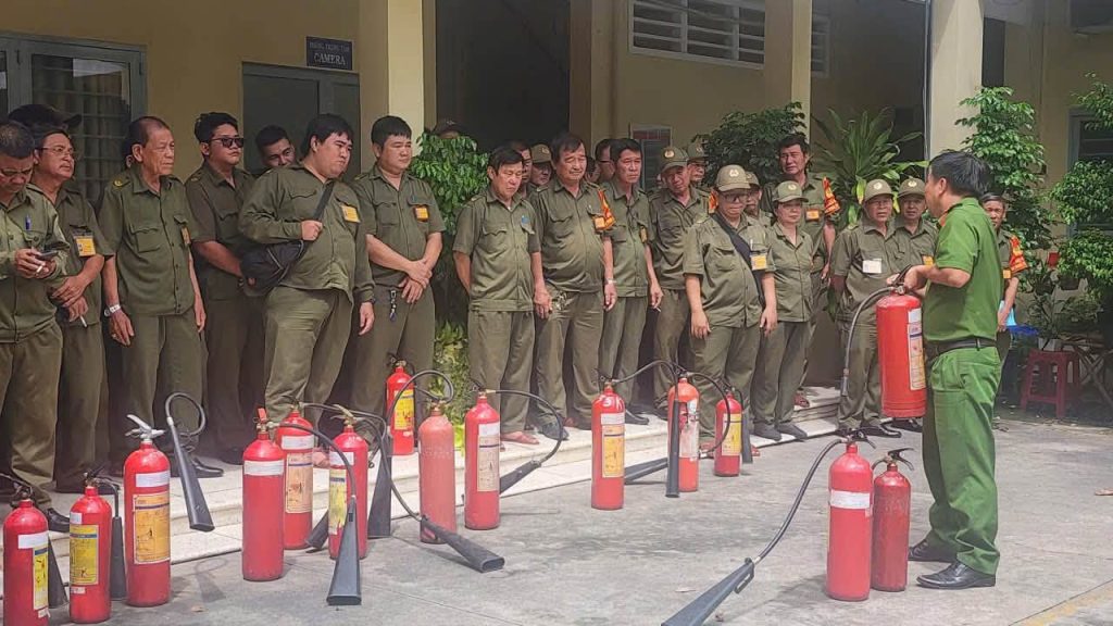 TỔ CHỨC HUẤN LUYỆN, BỒI DƯỠNG CHÍNH TRỊ, PHÁP LUẬT, NGHIỆP VỤ CHO LỰC LƯỢNG THAM GIA BẢO VỆ AN NINH, TRẬT TỰ Ở CƠ SỞ 6
