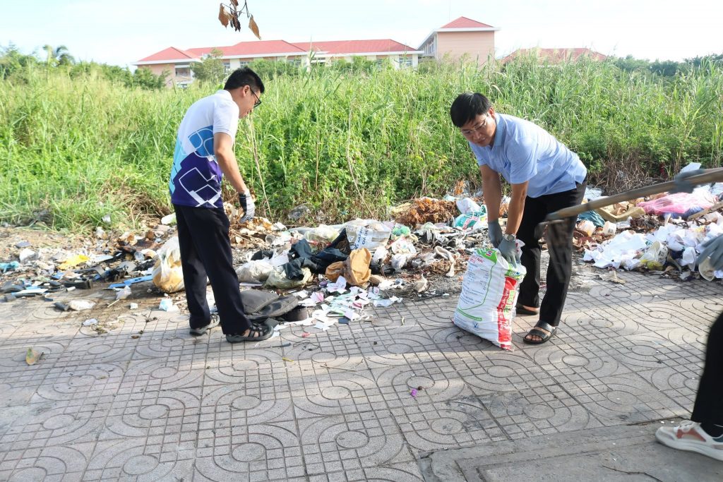 ra quan tong ve sinh moi truong 6